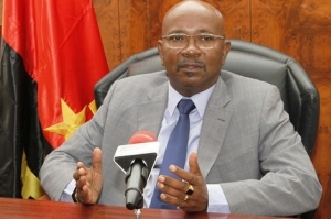 Secretário-geral do MPLA, Álvaro de Boavida Neto acusado de esbulho de terras