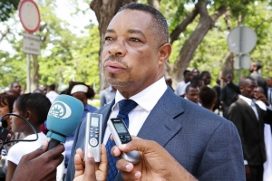 Governador de Cabinda diz que &quot;não vai ceder a cunhas&quot;