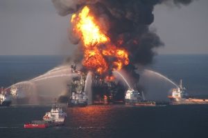 Vazamento de gás provoca incêndio em plataforma petrolífera no Soyo