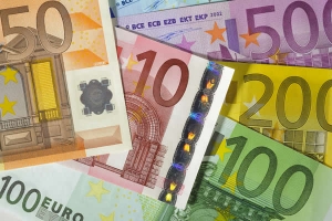 BNA injeta 183,7 milhões de euros em divisas nos bancos comerciais