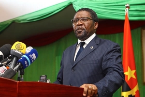 Isaías Samakuva deve regressar ao parlamento angolano e continuar na política