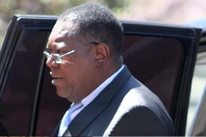 Ex-brigadeiro apoiado por Mugabe forma novo partido no Zimbabué