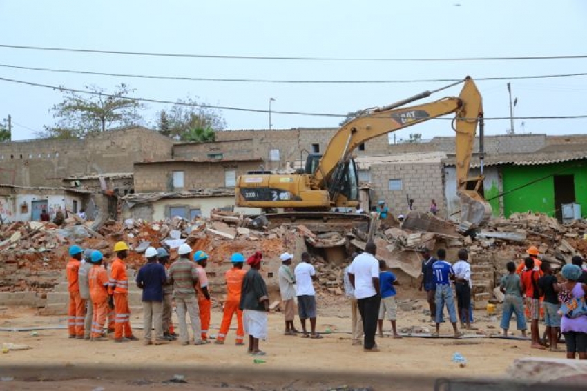 &quot;Demolições param em Luanda sempre que há eleições&quot;, diz SOS Habitat