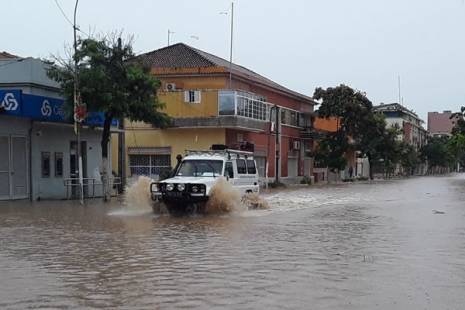 Luanda volta a ser fustigada pelas chuvas, sem registo de mortes até ao momento