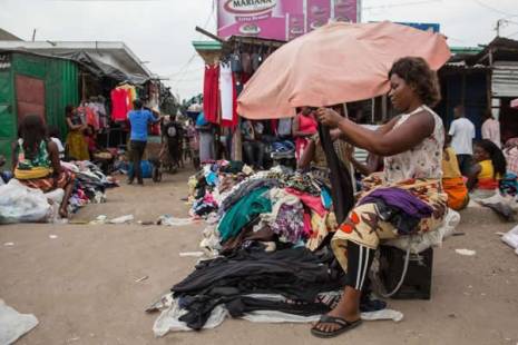 Moradores insatisfeitos com construção de mercado na Centralidade do Kilamba