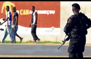 Forte dispositivo policial trava manifestação de ativistas em Luanda