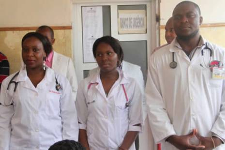 Enfermeiros de Luanda dão 30 dias para Ministério da Saúde resolver reivindicações