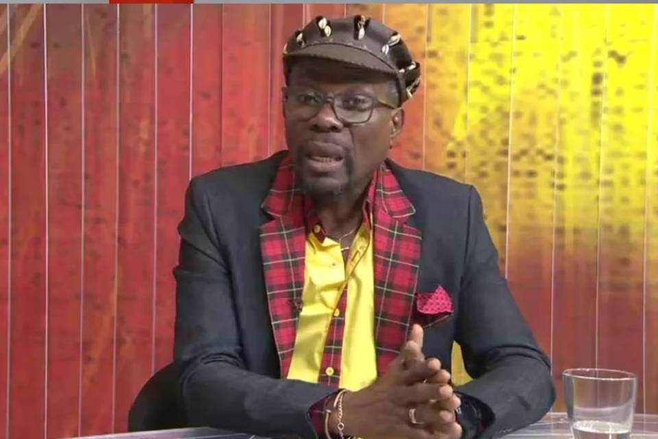 William Tonet acusa Abel Chivukuvuku de ingratidão e apego ao dinheiro