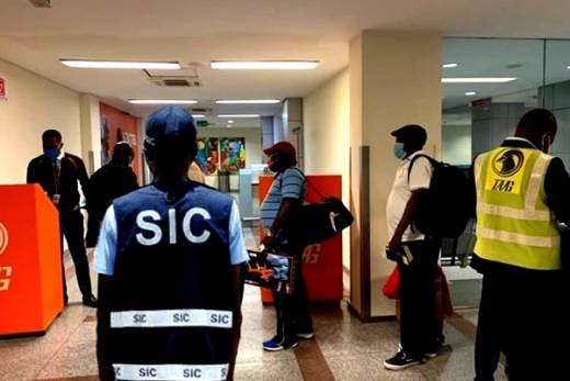 Detidos cidadãos da RDC no Aeroporto de Luanda com vistos falsos schengen