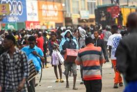 Estabelecimentos reduzem horário ou encerram temporariamente devido a pilhagens