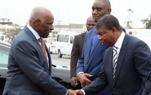 Processo de transição em angola é exemplar mas tem riscos