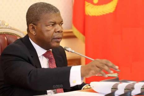 Angola vai reaver terras a quem há décadas não as exploram - Presidente