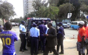 Ativistas denunciam detenções e agressões em manifestação em Luanda