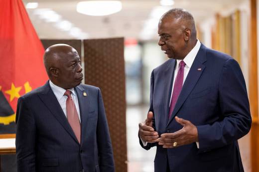 Ministro da Defesa de Angola no Pentágono para aprofundamento da cooperação com seu homólogo americano