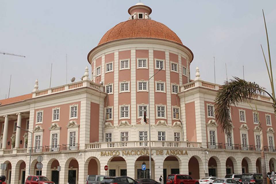 Banco Nacional de Angola alerta para atividade ilegal de três empresas de pagamentos