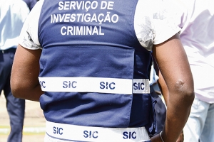 Policia angolano suspeito de execução sumária de assaltante fica em prisão preventiva