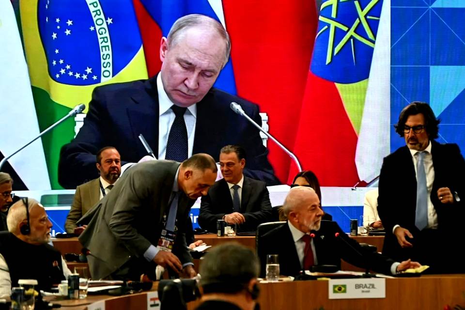Putin diz aos países BRICS que modelo de globalização liberal “tornou-se obsoleto”