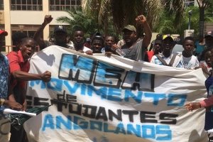 Manifestação de estudantes em Luanda reprimida com tiros de balas reais