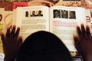 Governo corrige erros em manuais escolares incluindo data da morte de Savimbi