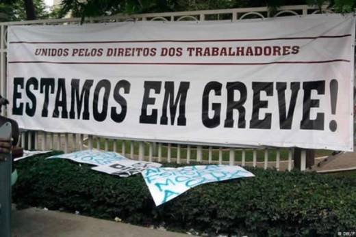 Professores universitários suspendem greve por trinta dias e apresentam nova proposta salarial