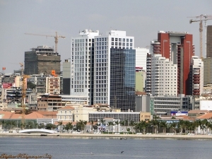 Angola tem mais 37 mil milhões de dólares de dívida para pagar entre 2019 e 2022