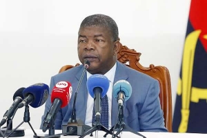 João Lourenço orientou aos ministros que os médicos e professores têm admissão imediata