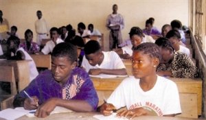 Associação lamenta que OE de Angola nunca tenha atingido 10% para Educação