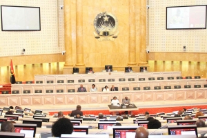 Parlamento: Lei sobre a Concorrência tem carácter de urgência - Governo