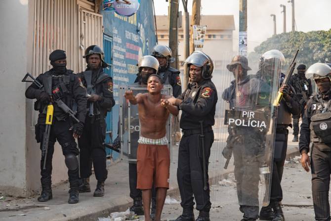 ONG acusa polícia angolana de ações ilegais e denuncia morte de três menores nos tumultos