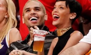 Oito anos depois, Chris Brown comenta agressões a Rihanna