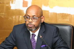 Ministro das Finanças garante cumprimento de prazos para Orçamento de 2018