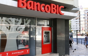 Bancos angolanos já podem cobrar comissões no levantamento de dinheiro e cheques
