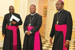 Bispos católicos exortam a que a política não seja &quot;via indigna&quot; de enriquecimento