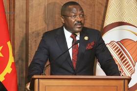 MPLA acusa &quot;alguns partidos da oposição&quot; de &quot;espalhar desconfiança e mentiras&quot; contra executivo