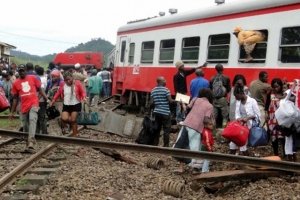 Polícia angolana procura condutor de pesado que fugiu após acidente com locomotiva