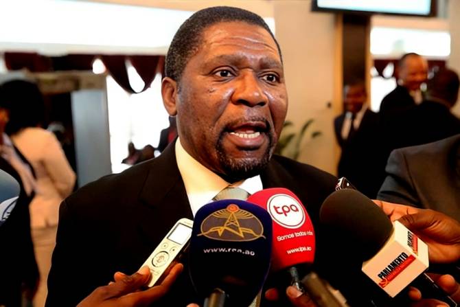 Isaías Samakuva critica economia colonial de Angola e percurso em 50 anos de independência