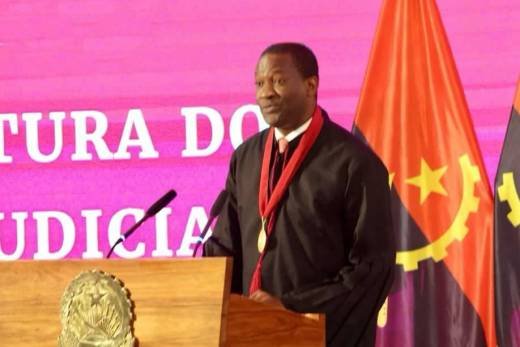 Bastonário pede combate enérgico a advogados com “práticas ilícitas” em Angola