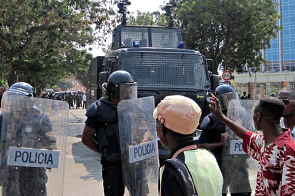 Polícia dispersa protesto de desalojados das cheias em Benguela