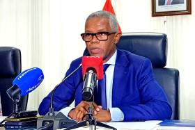 “Não há erros sem perdão” diz ministro sobre condecoração de Savimbi e Holden Roberto