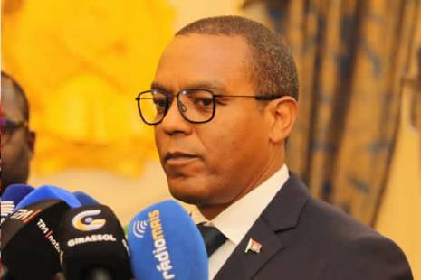 Atrasos com receitas fiscais podem continuar a retardar salários na função pública em Angola