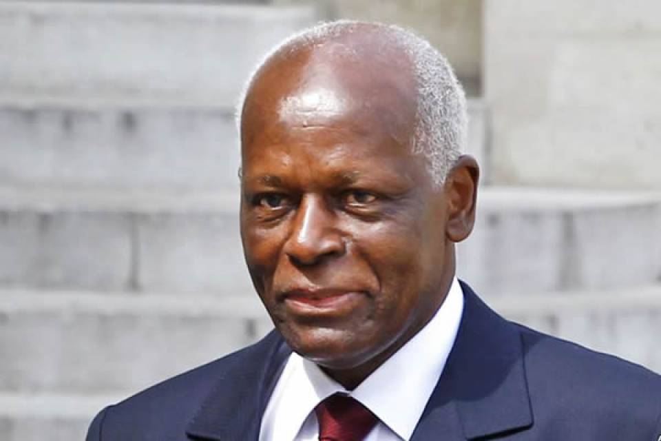 Eduardo dos Santos. Governo angolano diz que mantém todas as suas &quot;responsabilidades constitucionais até ao fim&quot;