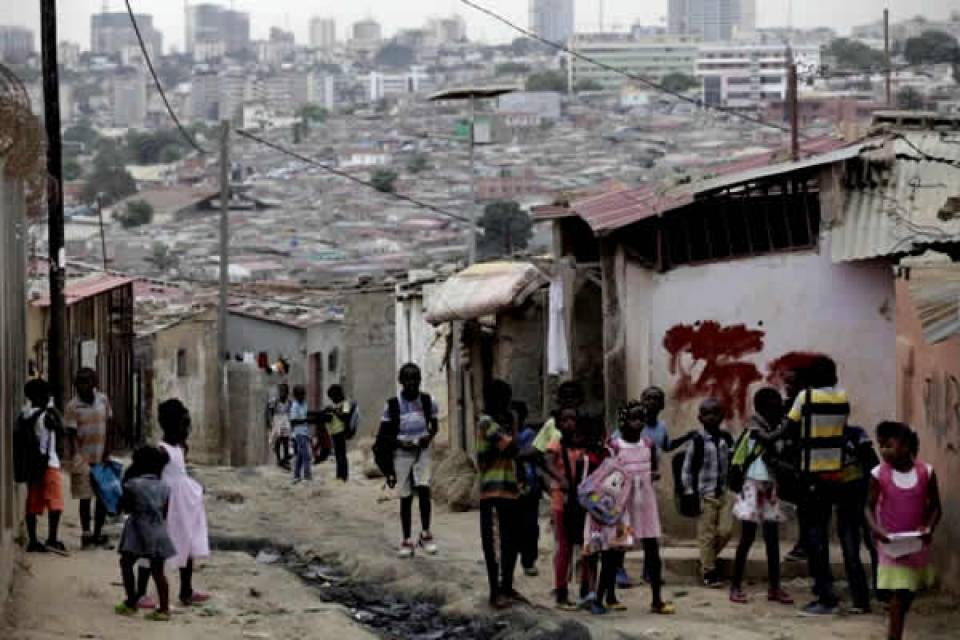 Governo angolano prevê projetos de autoconstrução para contrariar falta de casas