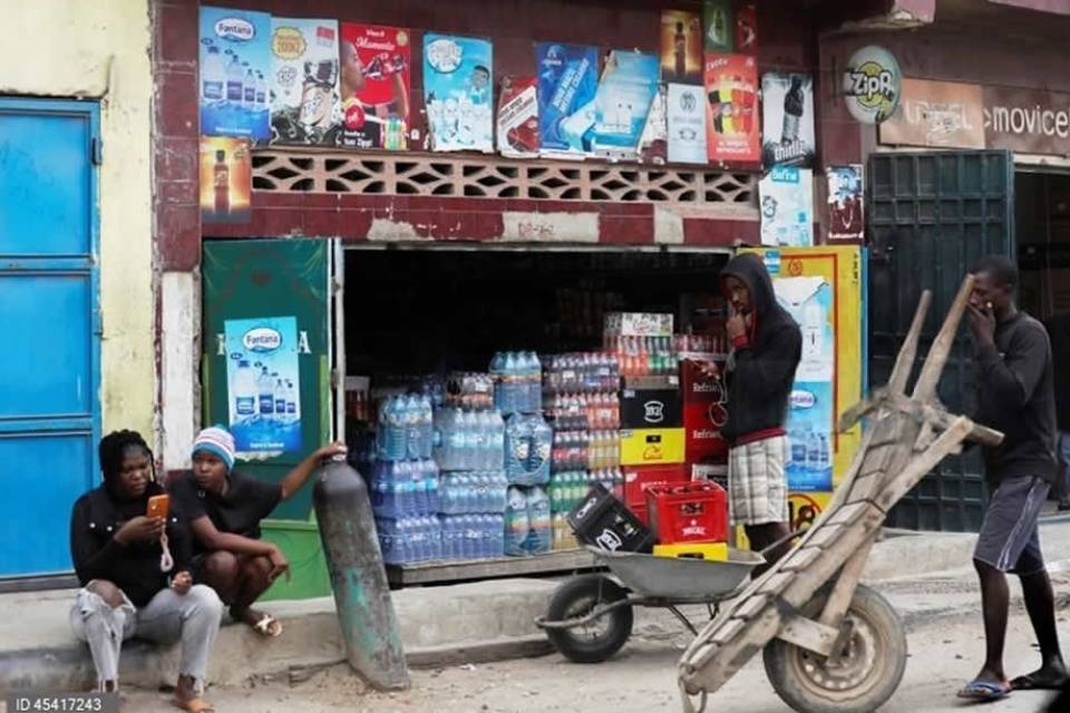 No regresso à normalidade, luandenses lamentam &quot;dias de guerra&quot; e temem mais desemprego
