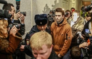 Jovem russo suspeito de ser um dos &quot;curadores&quot; do jogo Baleia Azul está detido