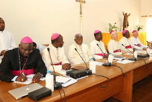 Bispos católicos preocupados com pobreza assustadora em Angola