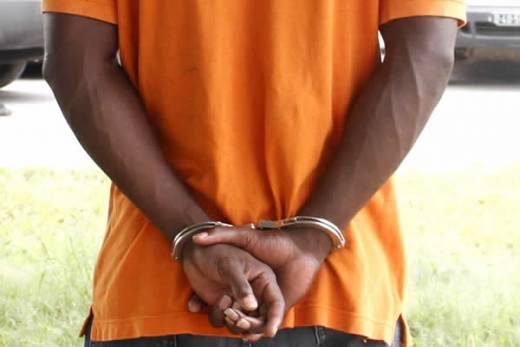 SIC detém homem suspeito de extorsão para obtenção de vistos para Portugal e Brasil