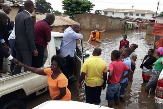 Chuvas torrenciais em Luanda fazem 14 mortos e deixam 8.000 pessoas desalojadas