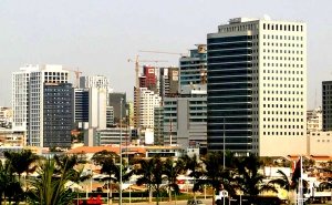 Angola já usou 8.000 milhões das reservas desde o início da crise