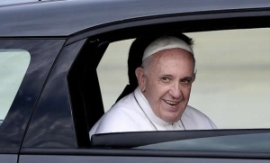 Papa Francisco vai visitar o Cairo em veículo não blindado