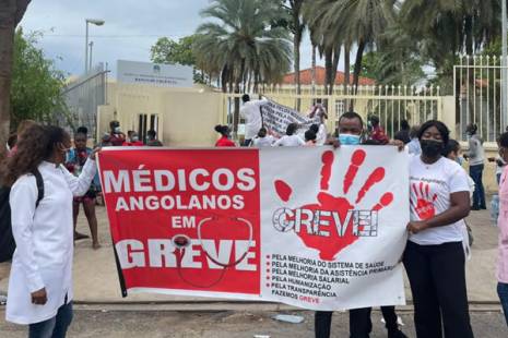 Médicos suspendem greve por um mês devido à elevada mortalidade nos hospitais